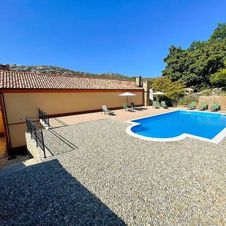 With Pool Near Adriatic Coast Casa de Férias Drivenik
